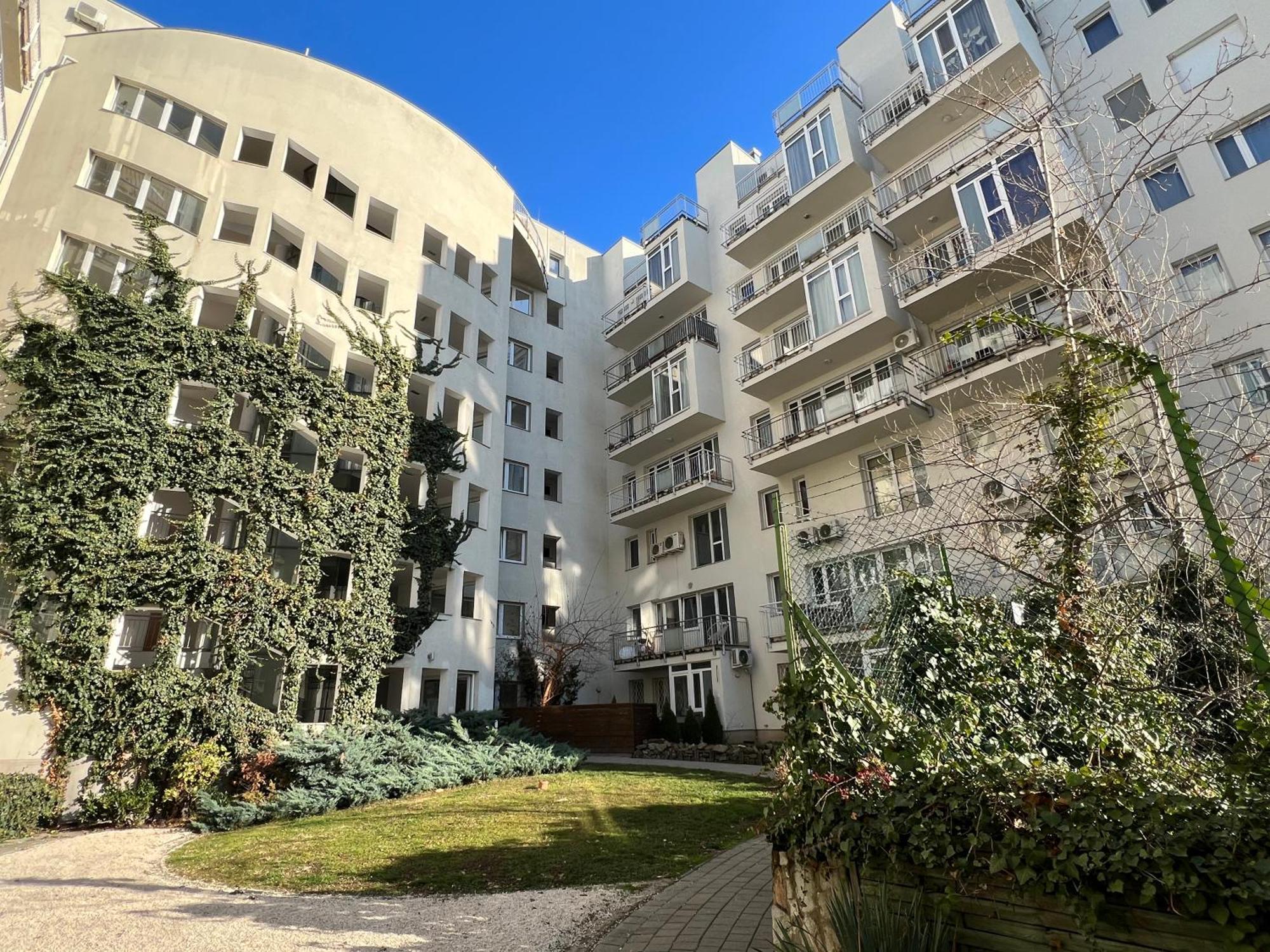 Acacia Aparhotel-Near New York Cafe Будапеща Екстериор снимка